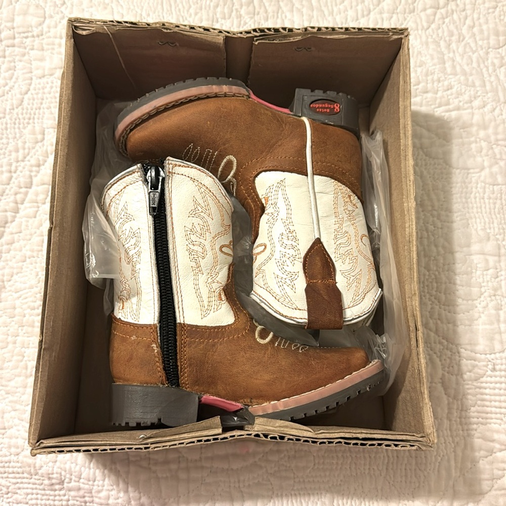 👶🏻 Little cowboy boots